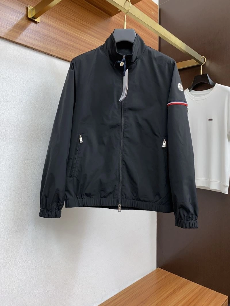 Bright Moncler Outwear 140260
