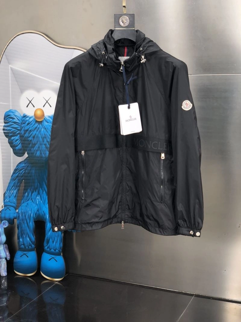 WaterResistant Moncler Outwear 140242