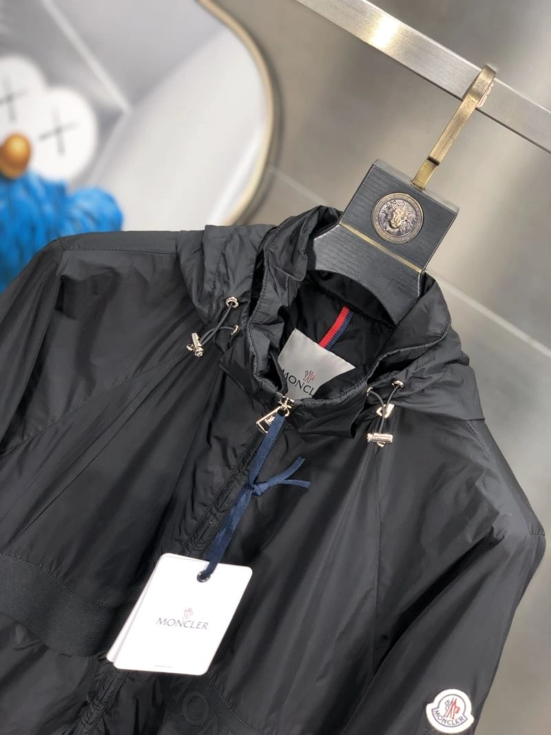 WaterResistant Moncler Outwear 140242