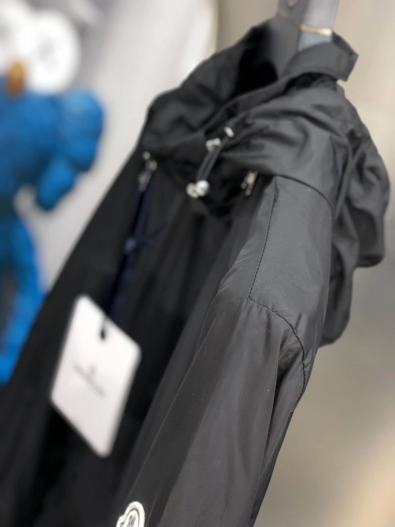 WaterResistant Moncler Outwear 140242