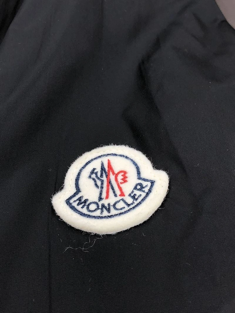 WaterResistant Moncler Outwear 140242