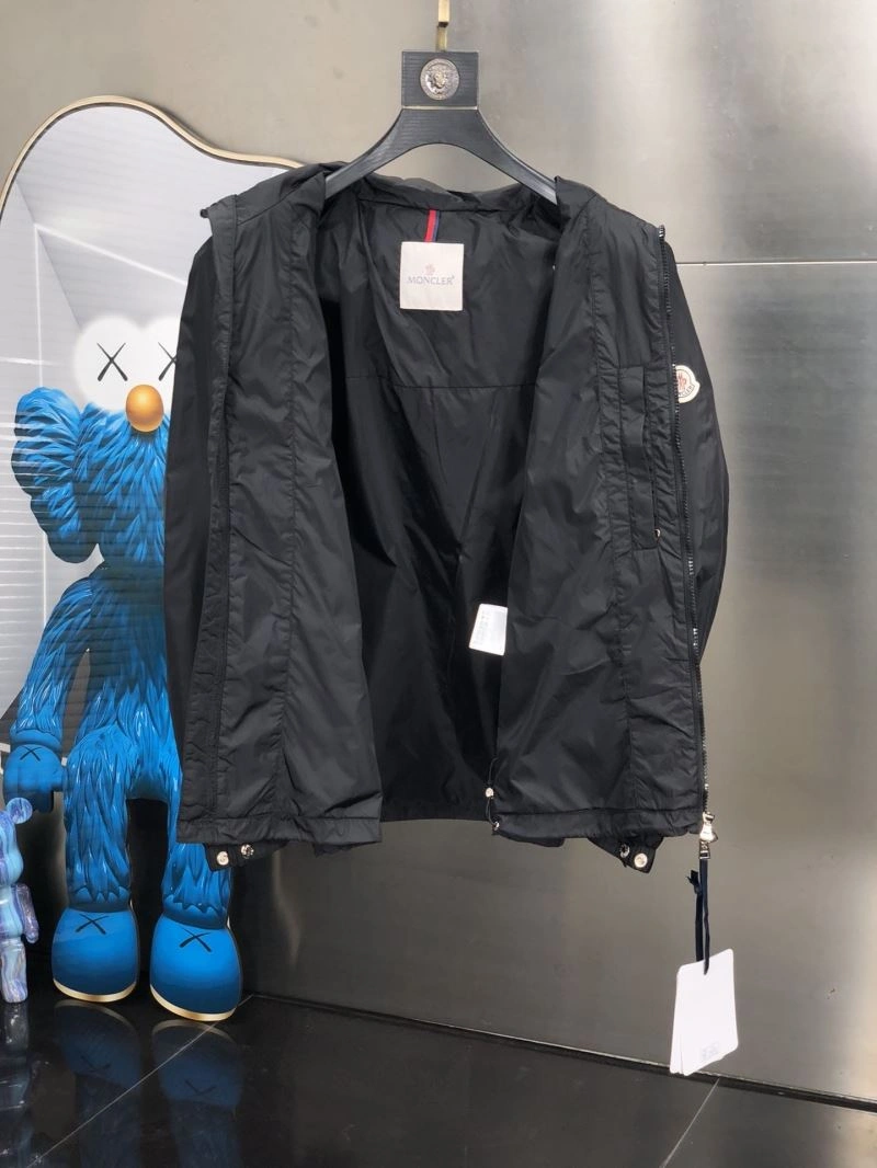 WaterResistant Moncler Outwear 140242