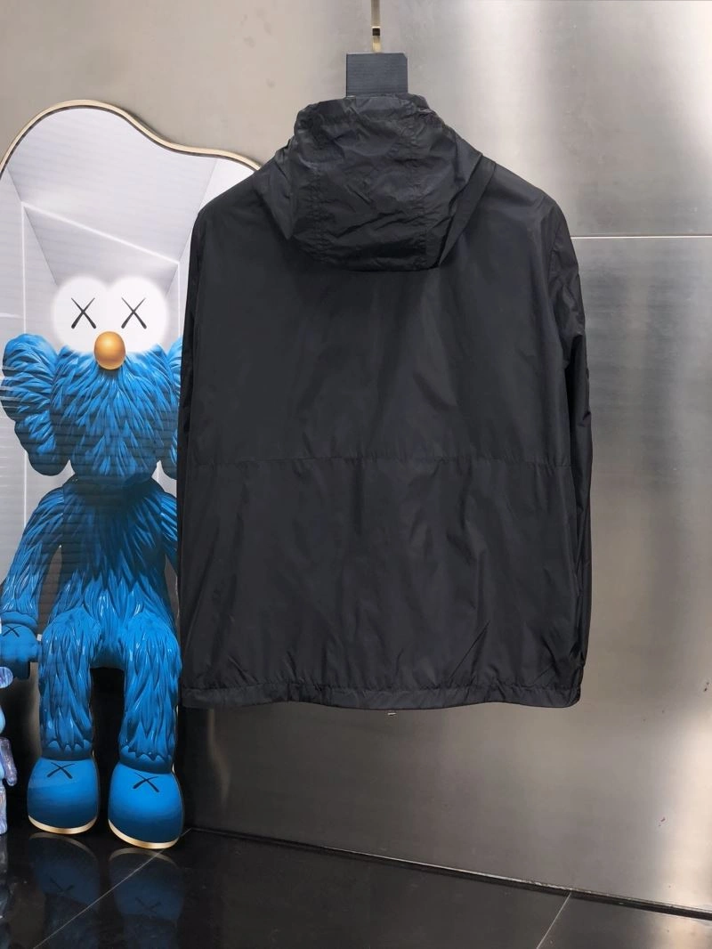 WaterResistant Moncler Outwear 140242