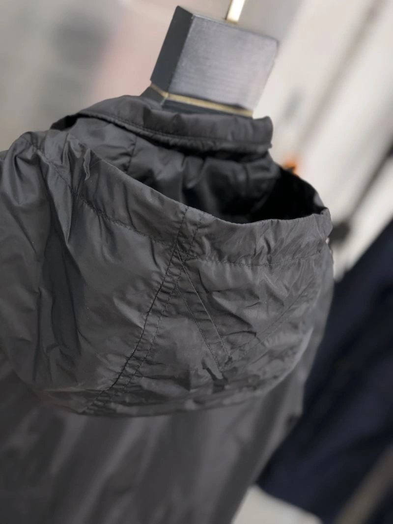 WaterResistant Moncler Outwear 140242
