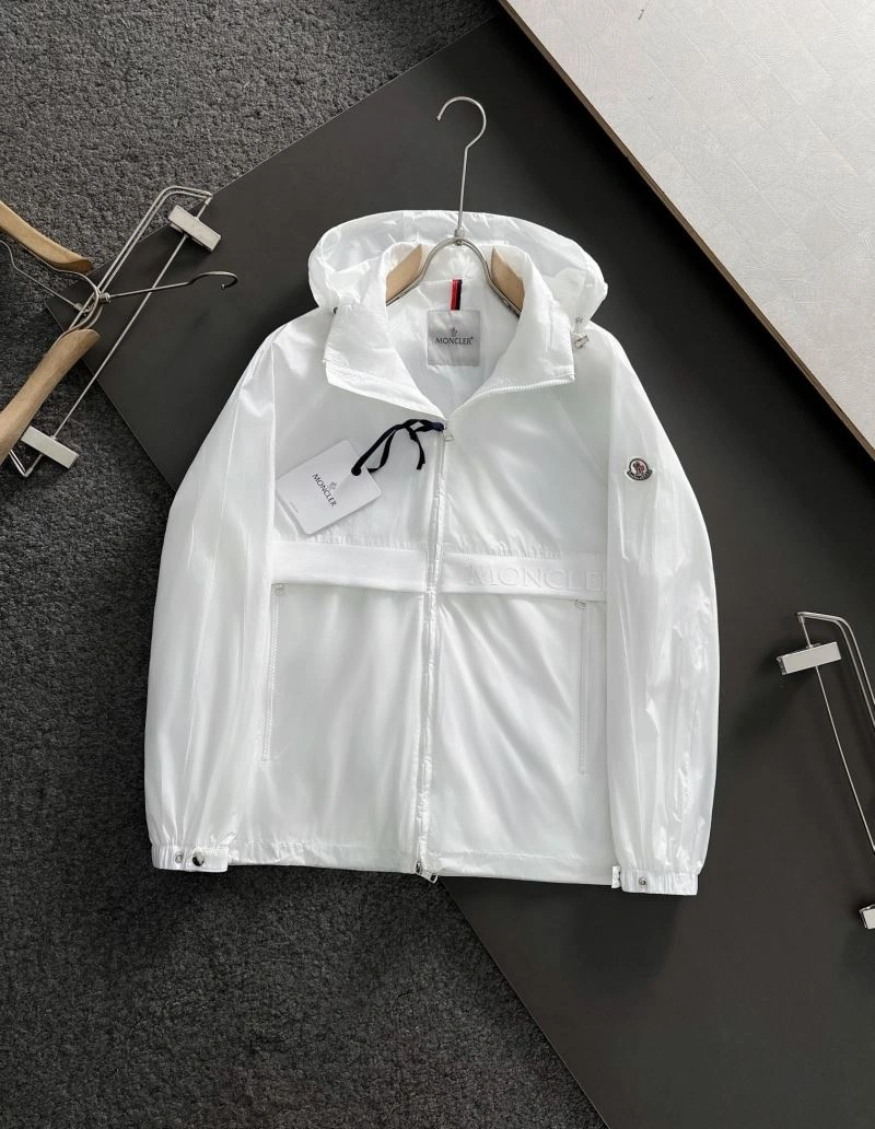 Bright Moncler Outwear 140245