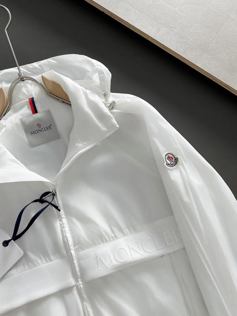 Bright Moncler Outwear 140245