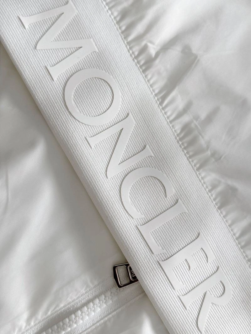 Bright Moncler Outwear 140245