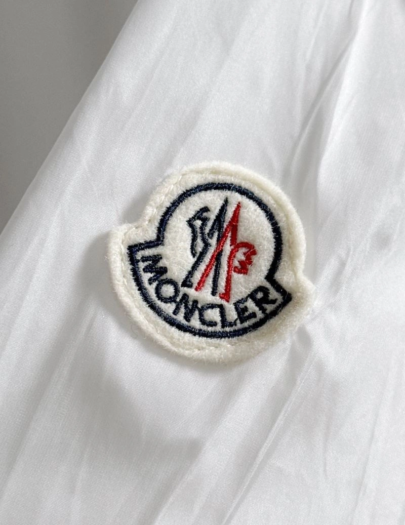 Bright Moncler Outwear 140245