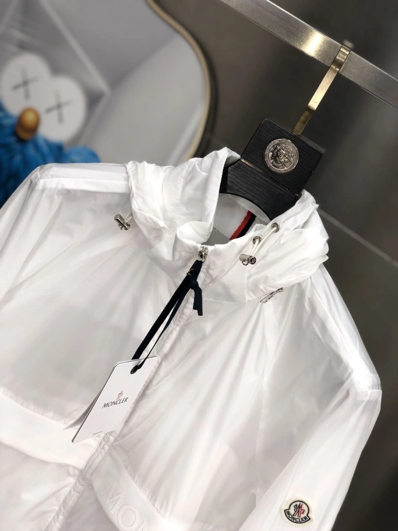 Trendsetting Moncler Outwear 140244