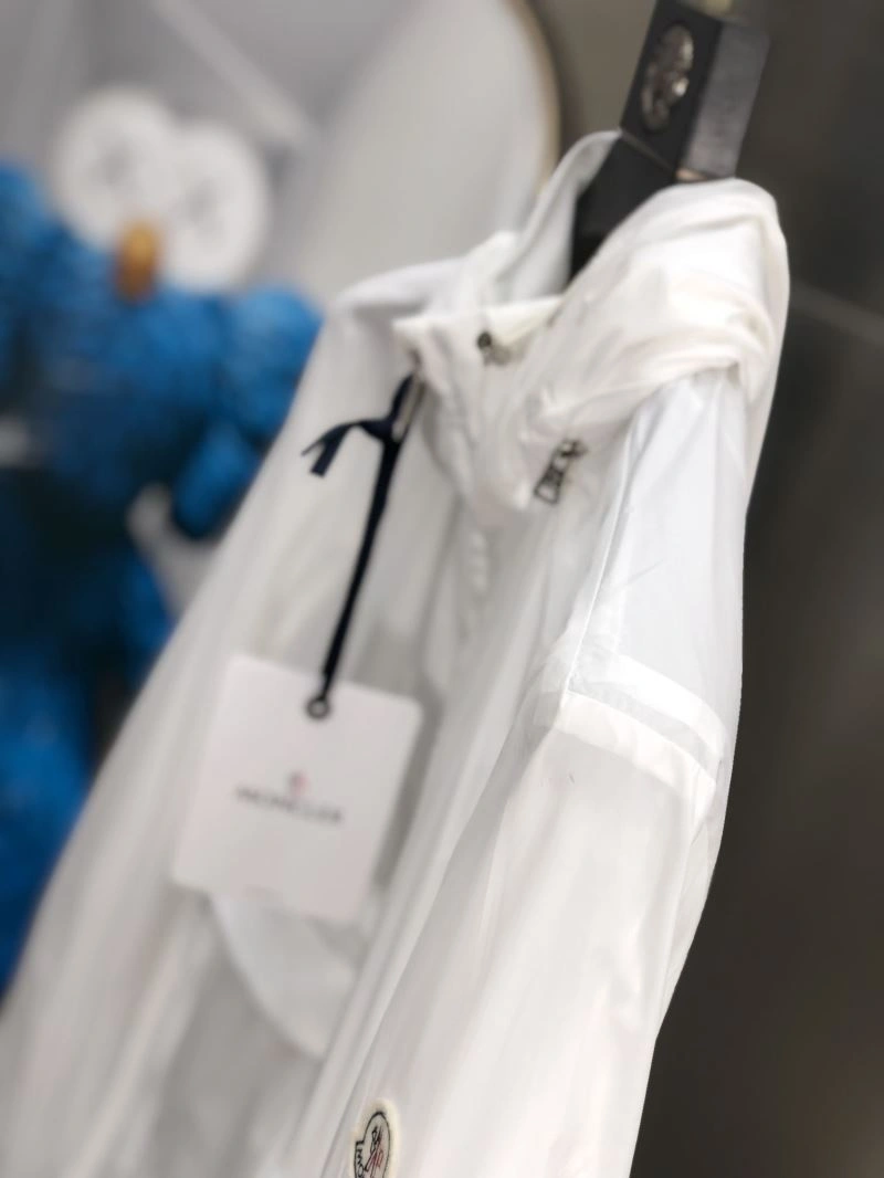 Trendsetting Moncler Outwear 140244
