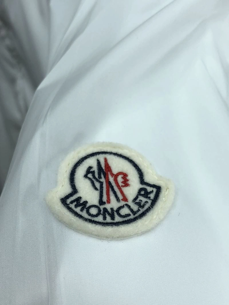 Trendsetting Moncler Outwear 140244