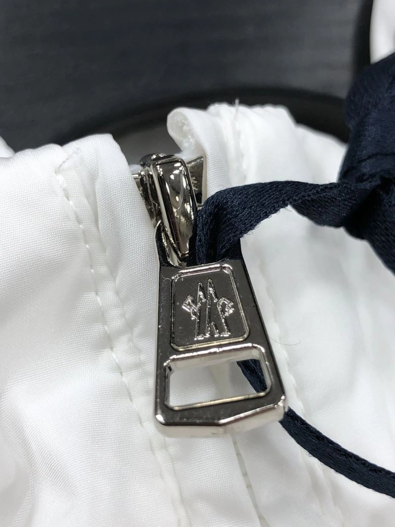 Trendsetting Moncler Outwear 140244