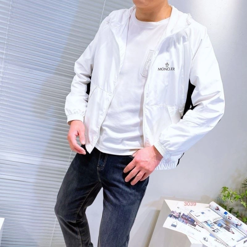 Moncler Outwear Durable 140247
