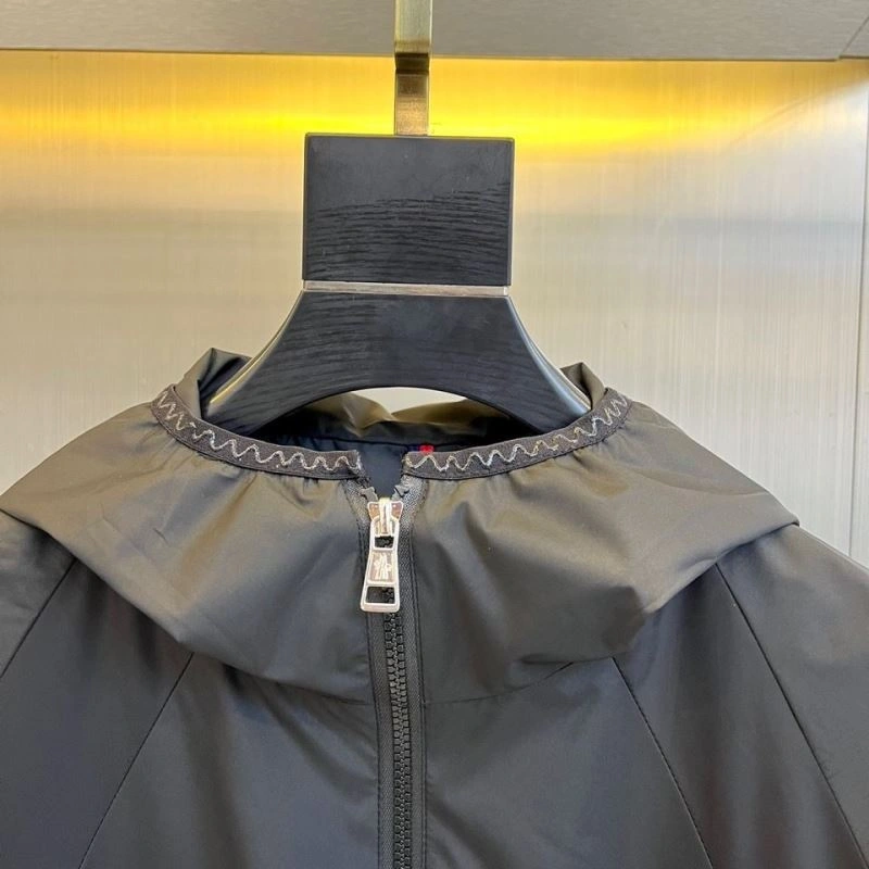Trendy Moncler Outwear 140249