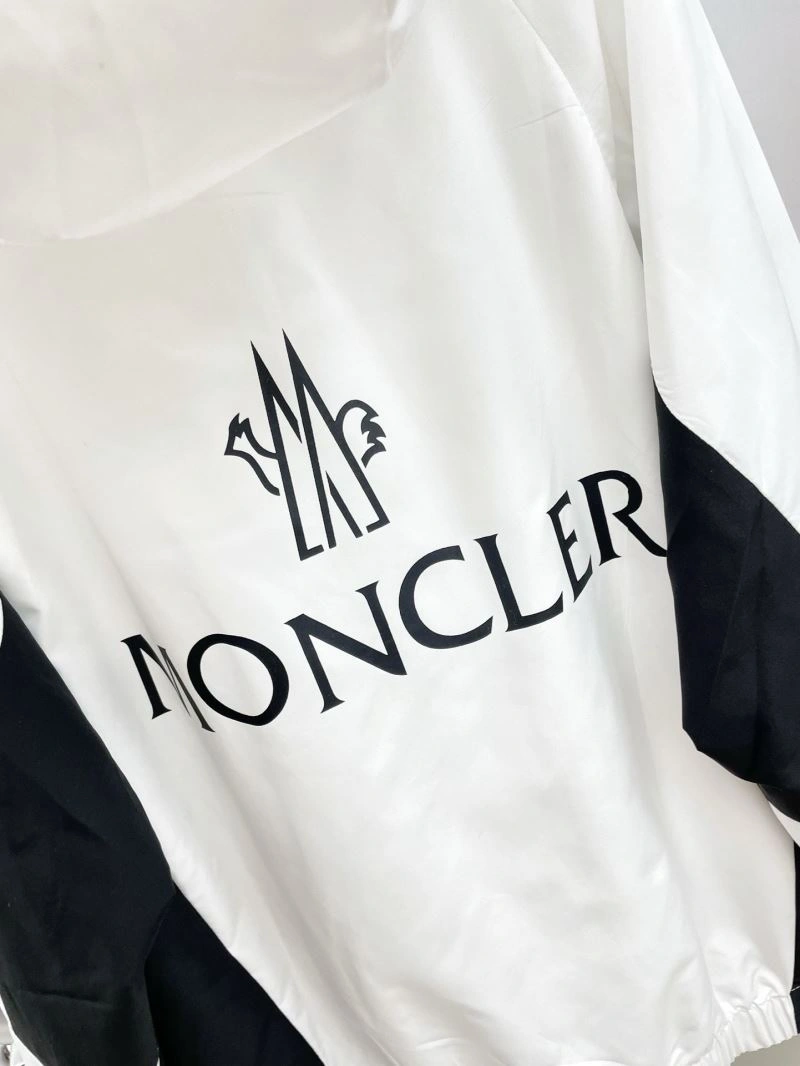 Moncler Outwear Bold 140238