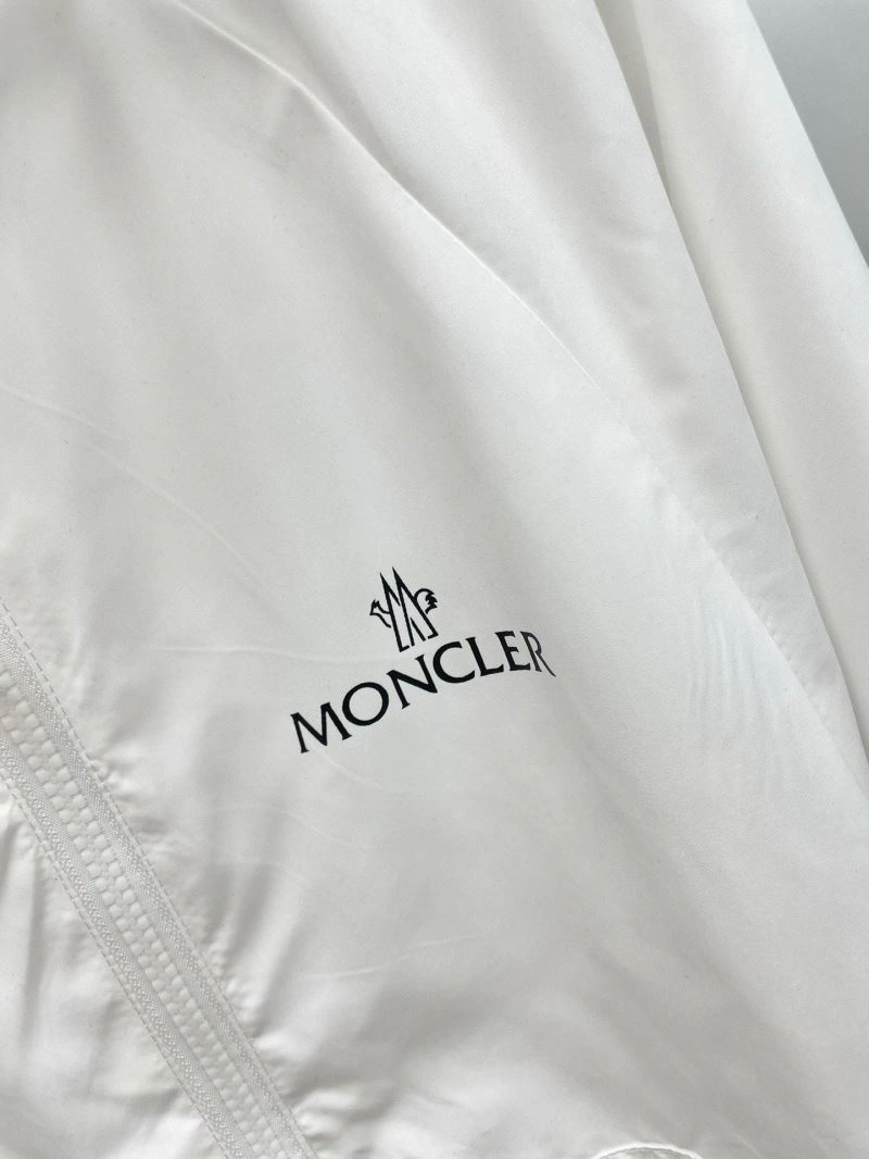 Moncler Outwear Bold 140238