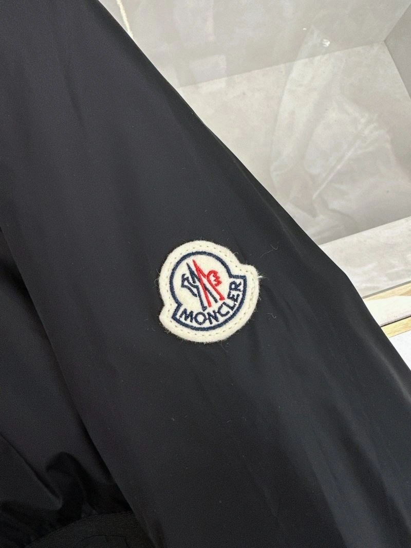 Modern Moncler Outwear 140241