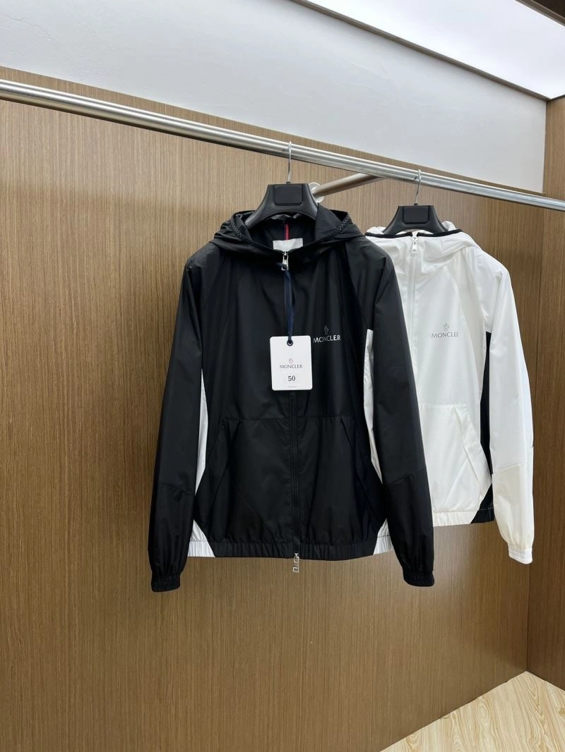 Vibrant Moncler Outwear 140237