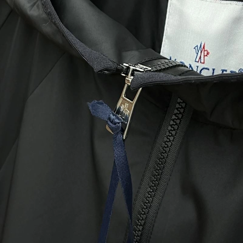 Vibrant Moncler Outwear 140237