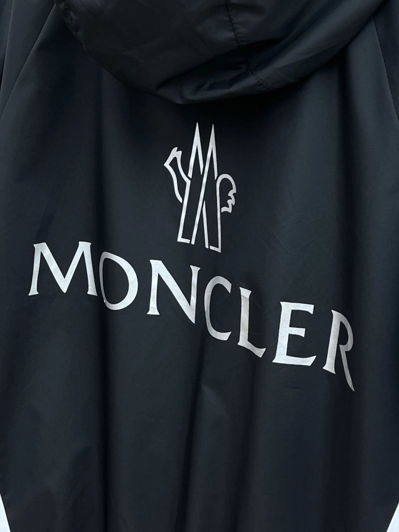 Vibrant Moncler Outwear 140237
