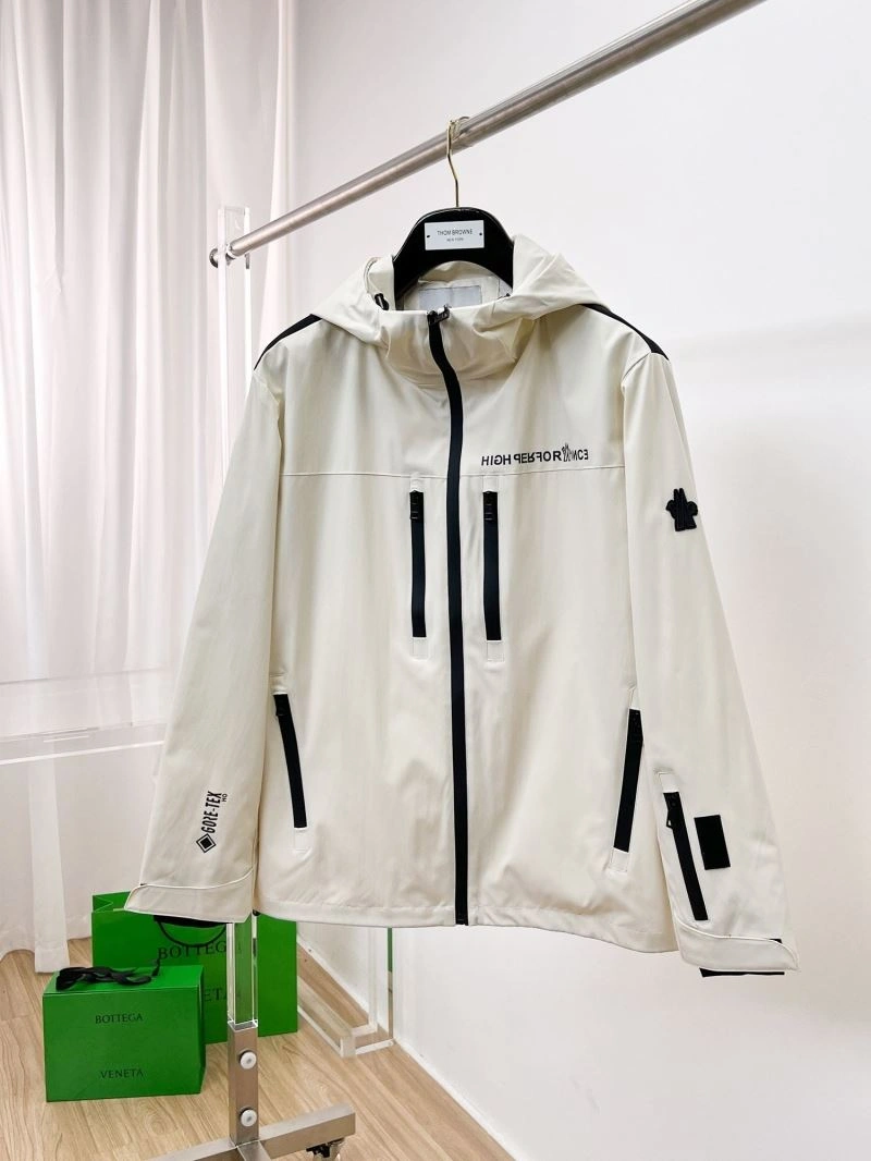 Moncler Outwear WaterResistant 140231