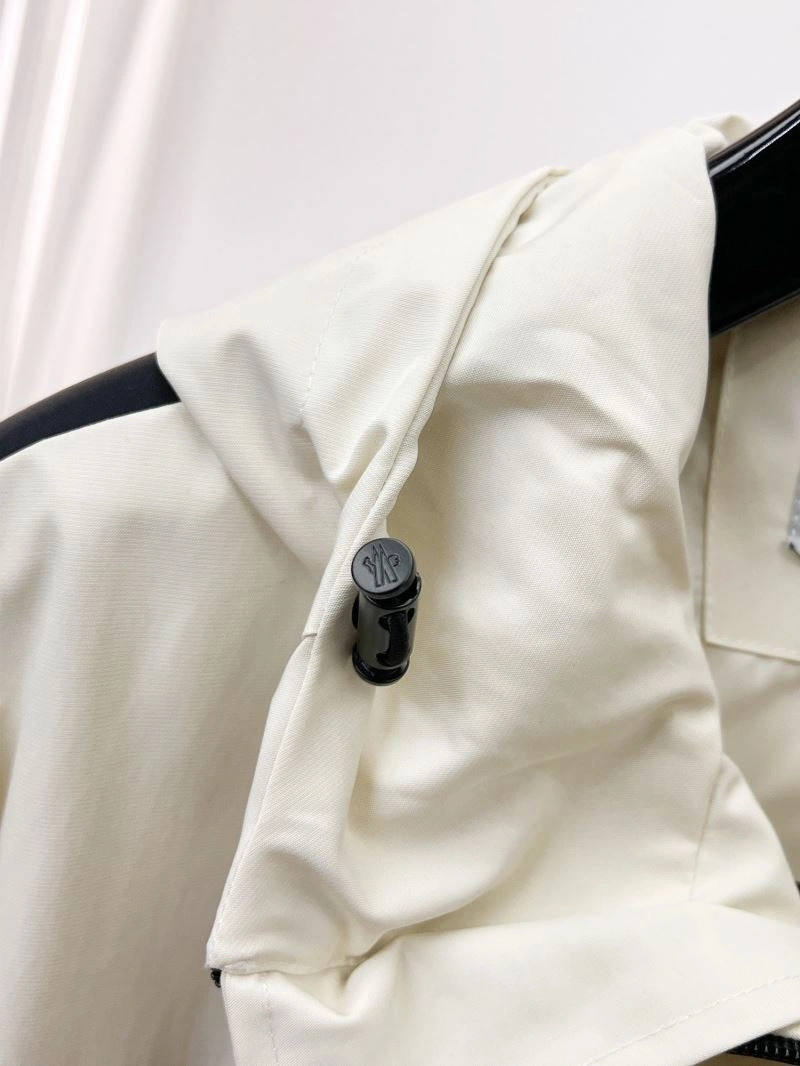 Moncler Outwear WaterResistant 140231