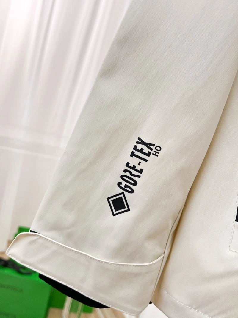 Moncler Outwear WaterResistant 140231