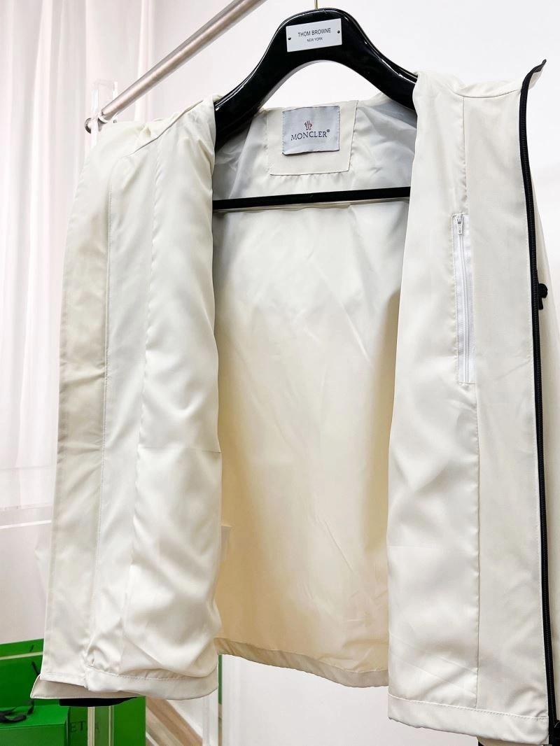 Moncler Outwear WaterResistant 140231