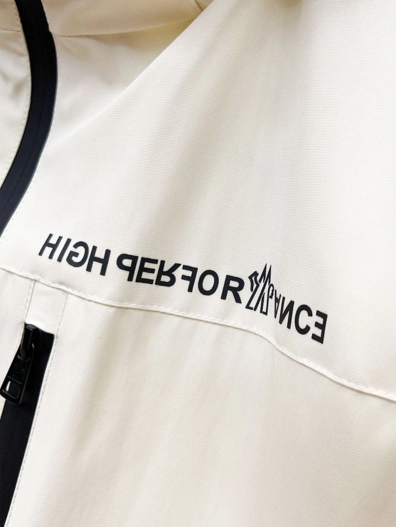 Moncler Outwear WaterResistant 140231