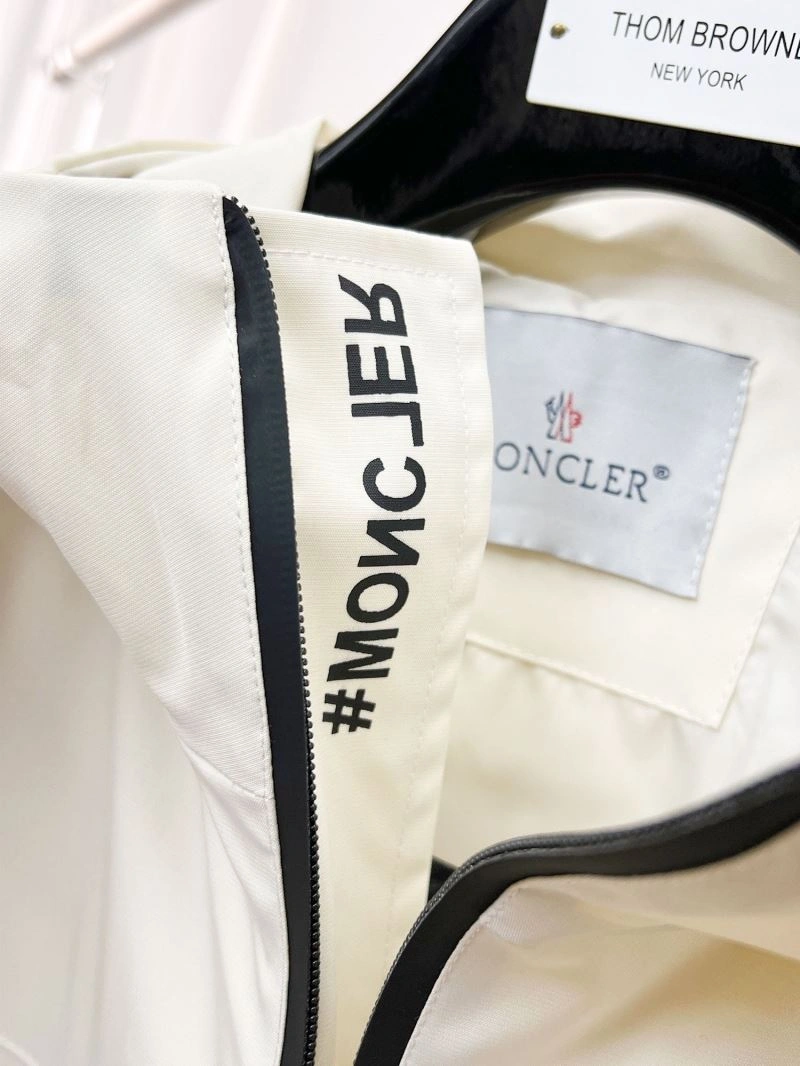Moncler Outwear WaterResistant 140231