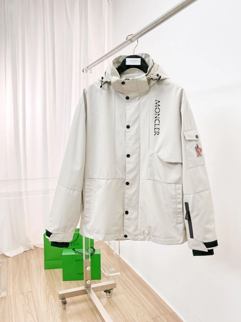 Moncler Outwear Stretchable 140224