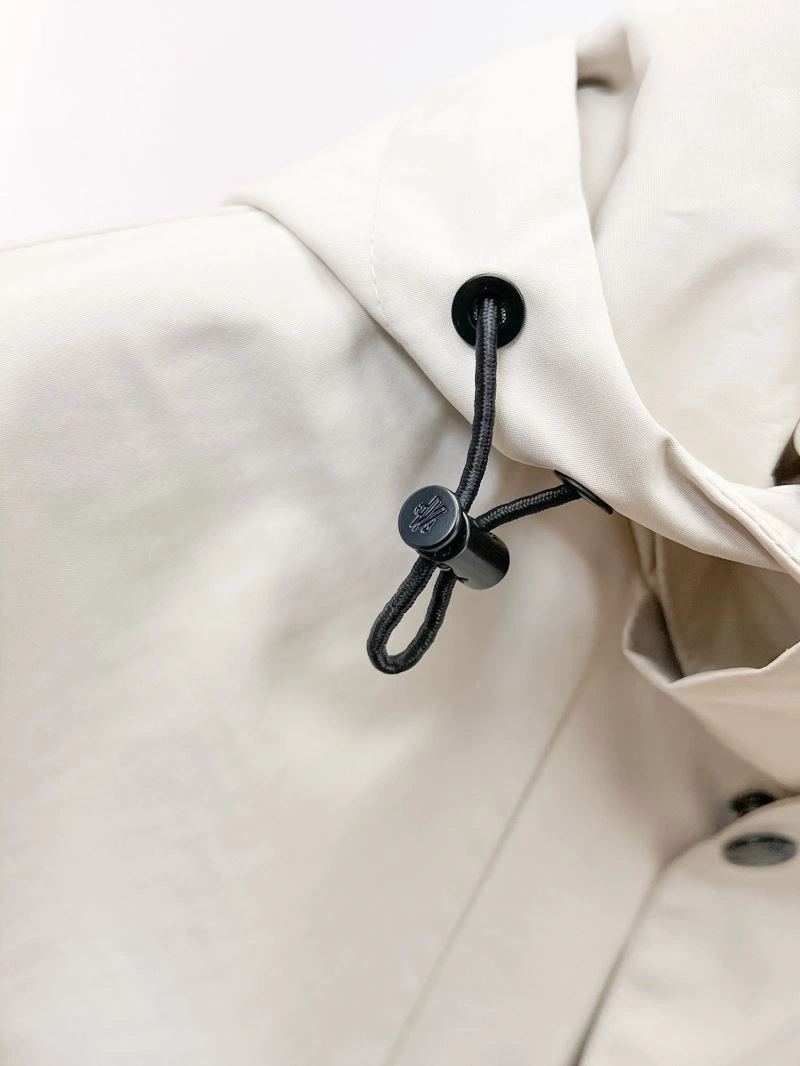 Moncler Outwear Stretchable 140224