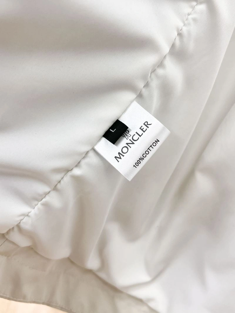 Moncler Outwear Stretchable 140224