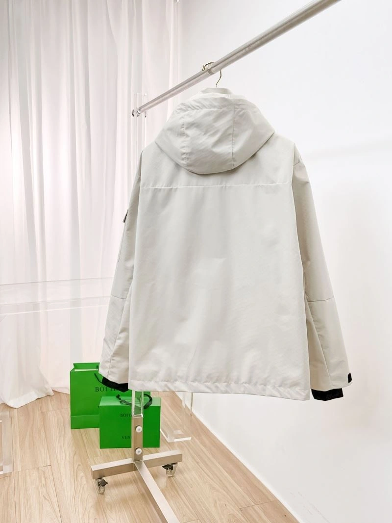 Moncler Outwear Stretchable 140224