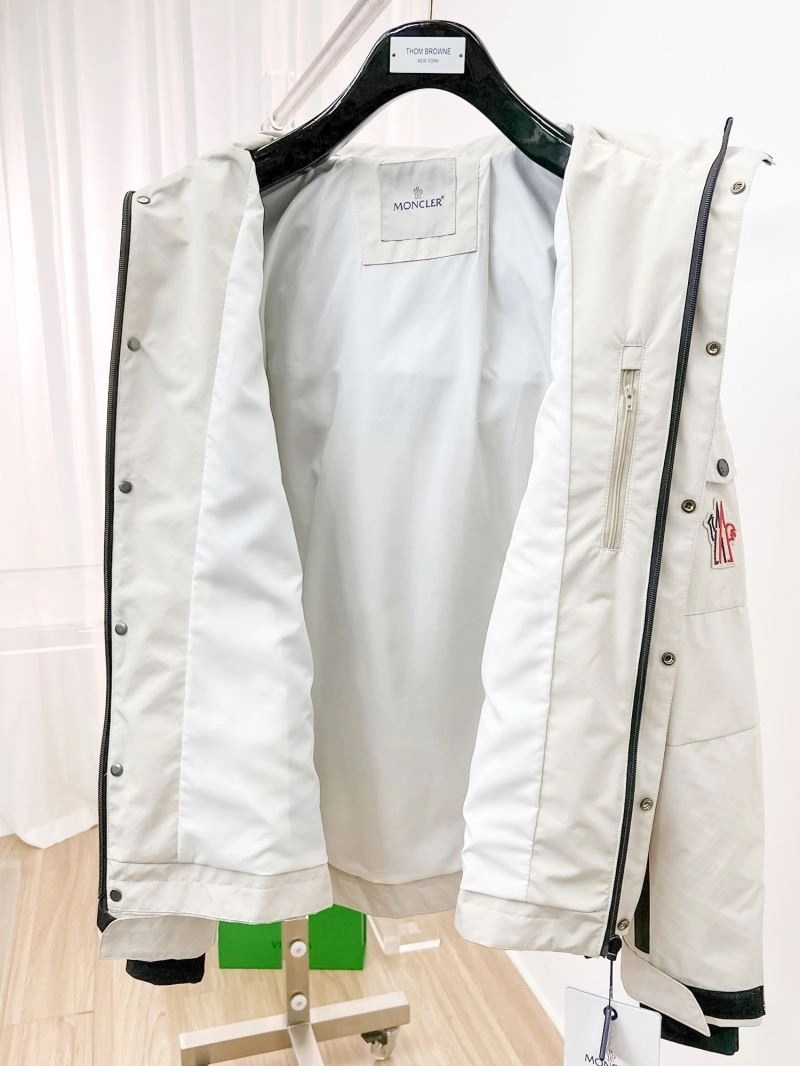 Moncler Outwear Stretchable 140224