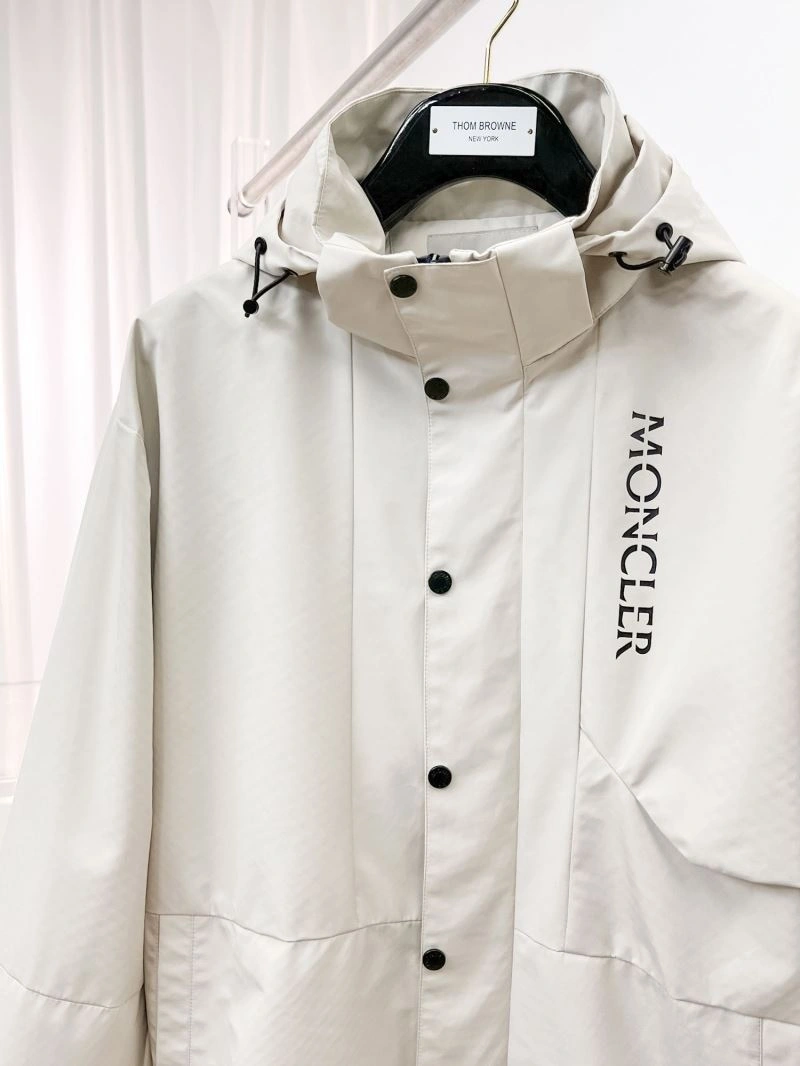 Moncler Outwear Stretchable 140224