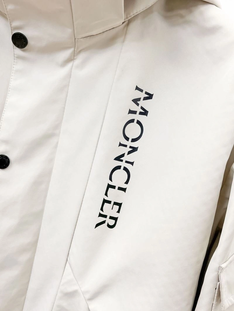 Moncler Outwear Stretchable 140224