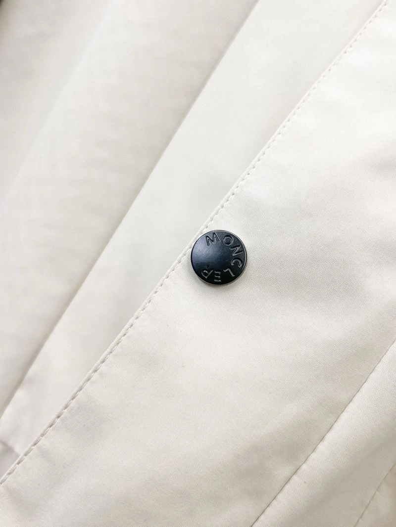 Moncler Outwear Stretchable 140224