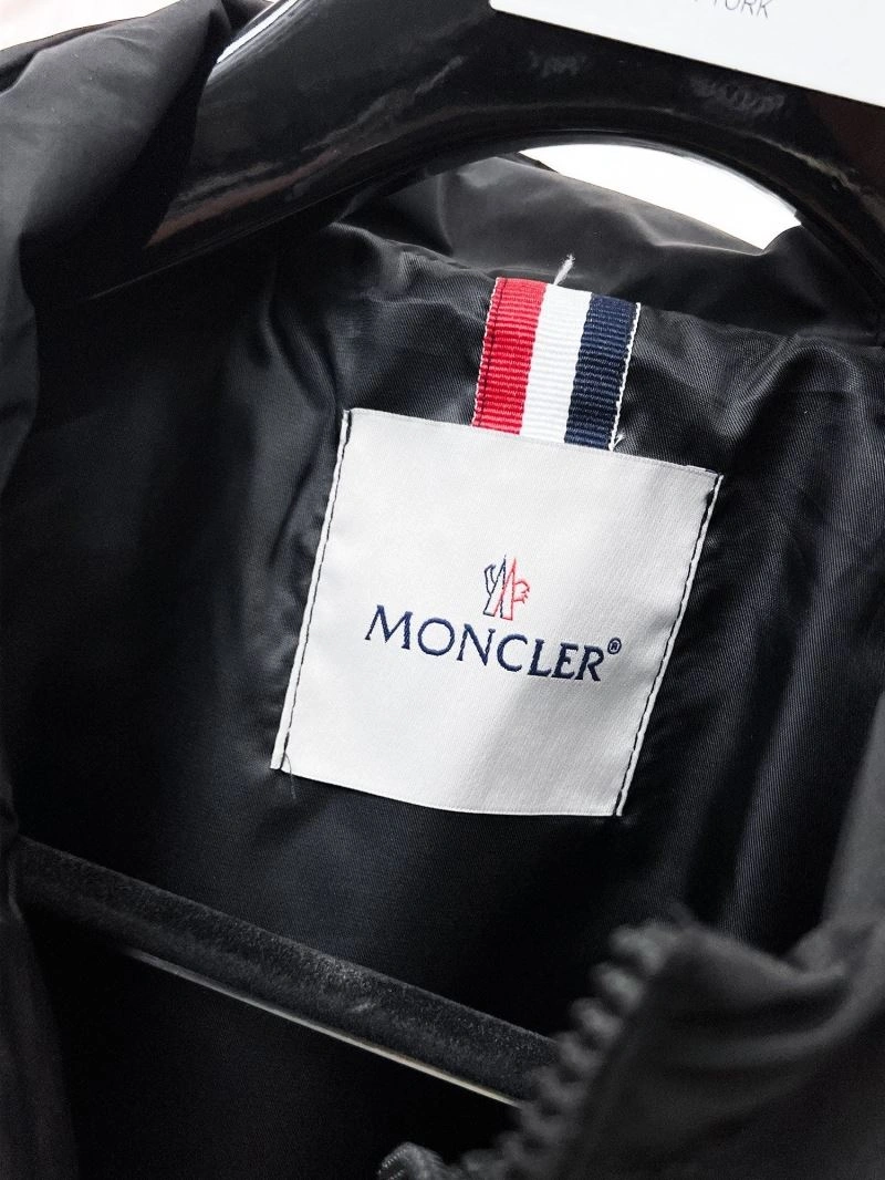 Moncler Outwear QuickDry 140202