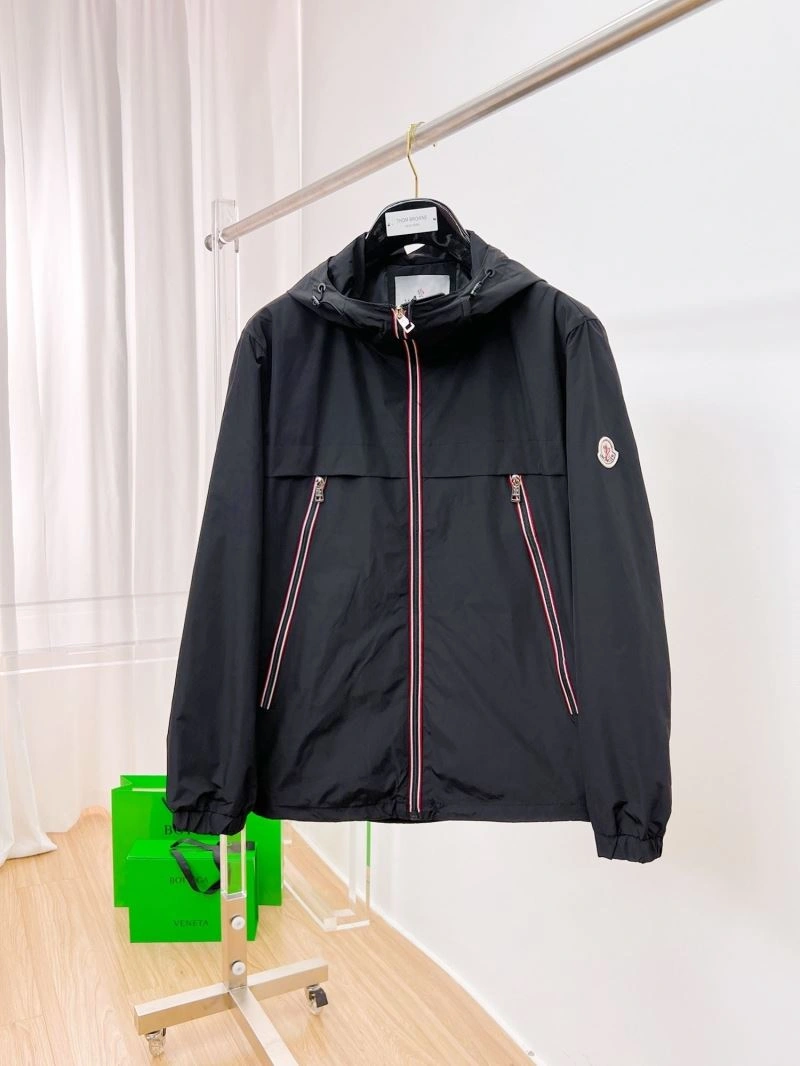 Moncler Outwear Compact 140205