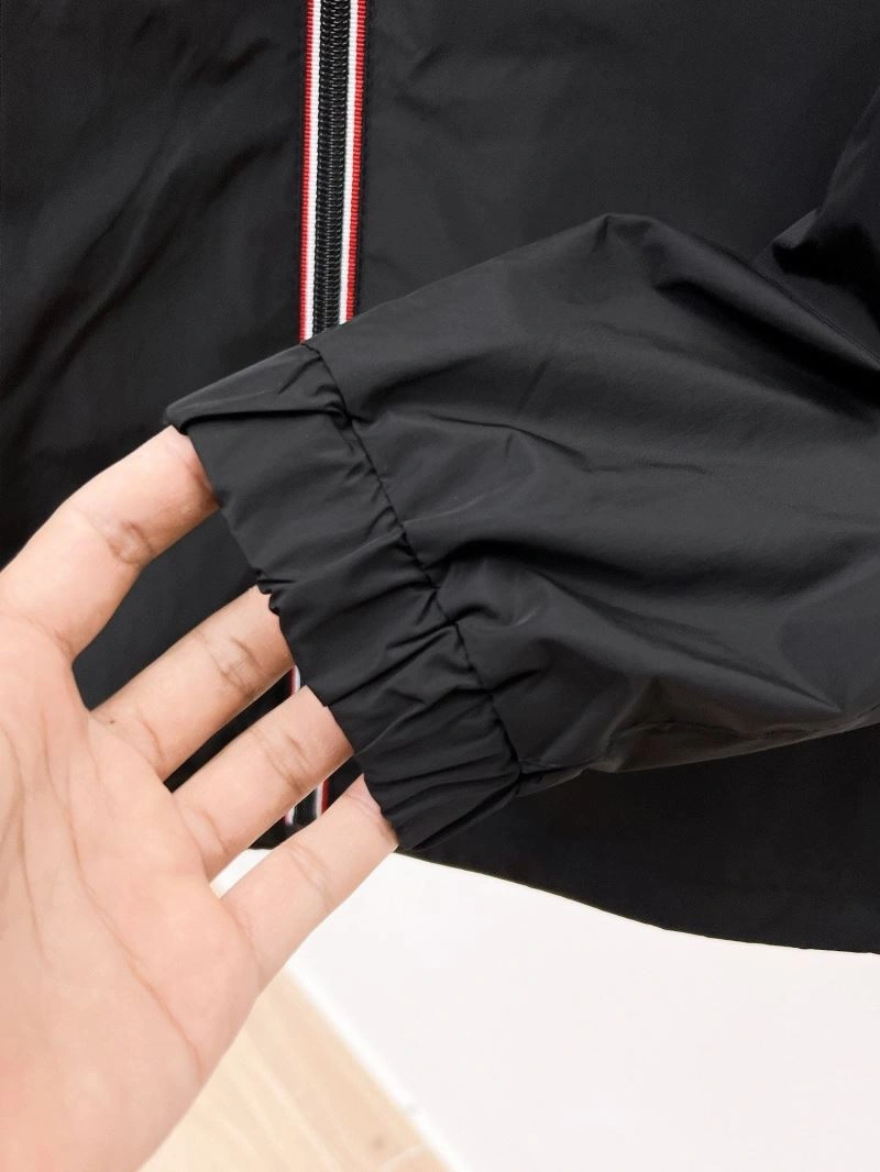 Moncler Outwear Compact 140205