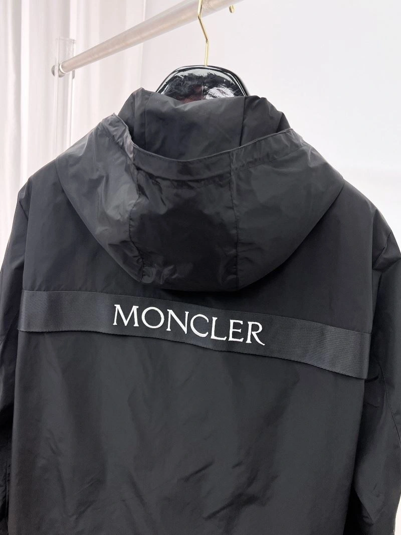 Moncler Outwear Compact 140205