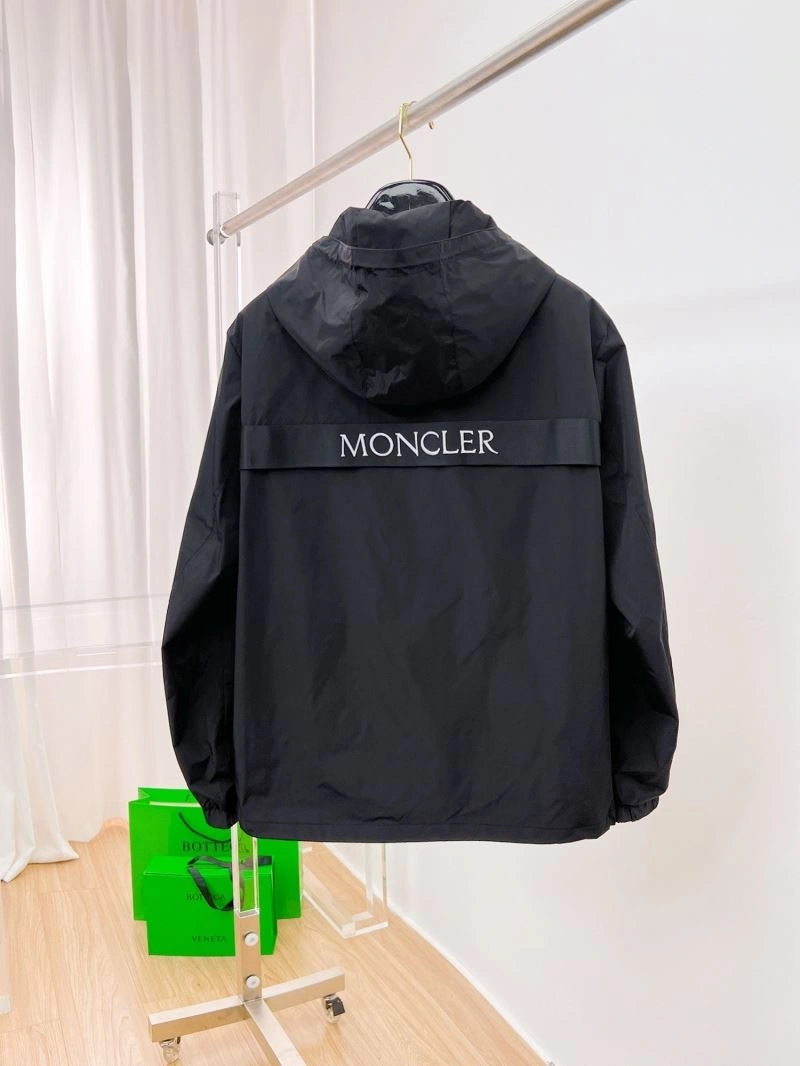 Moncler Outwear Compact 140205