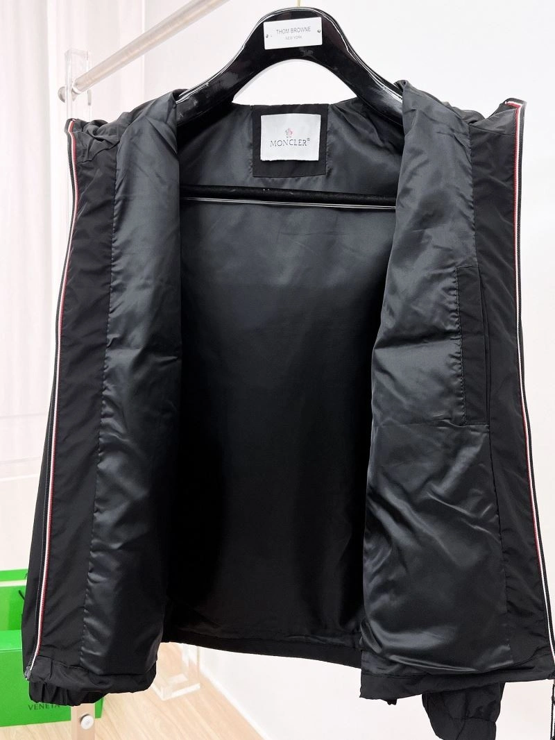 Moncler Outwear Compact 140205