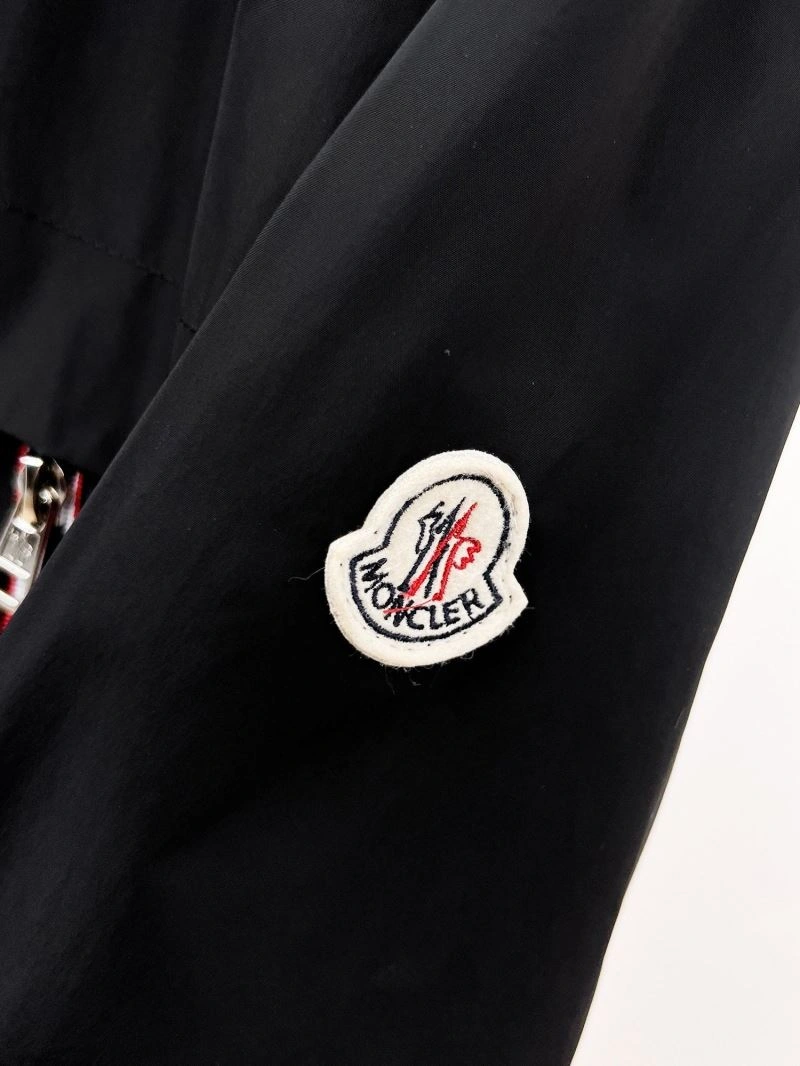 Moncler Outwear Compact 140205