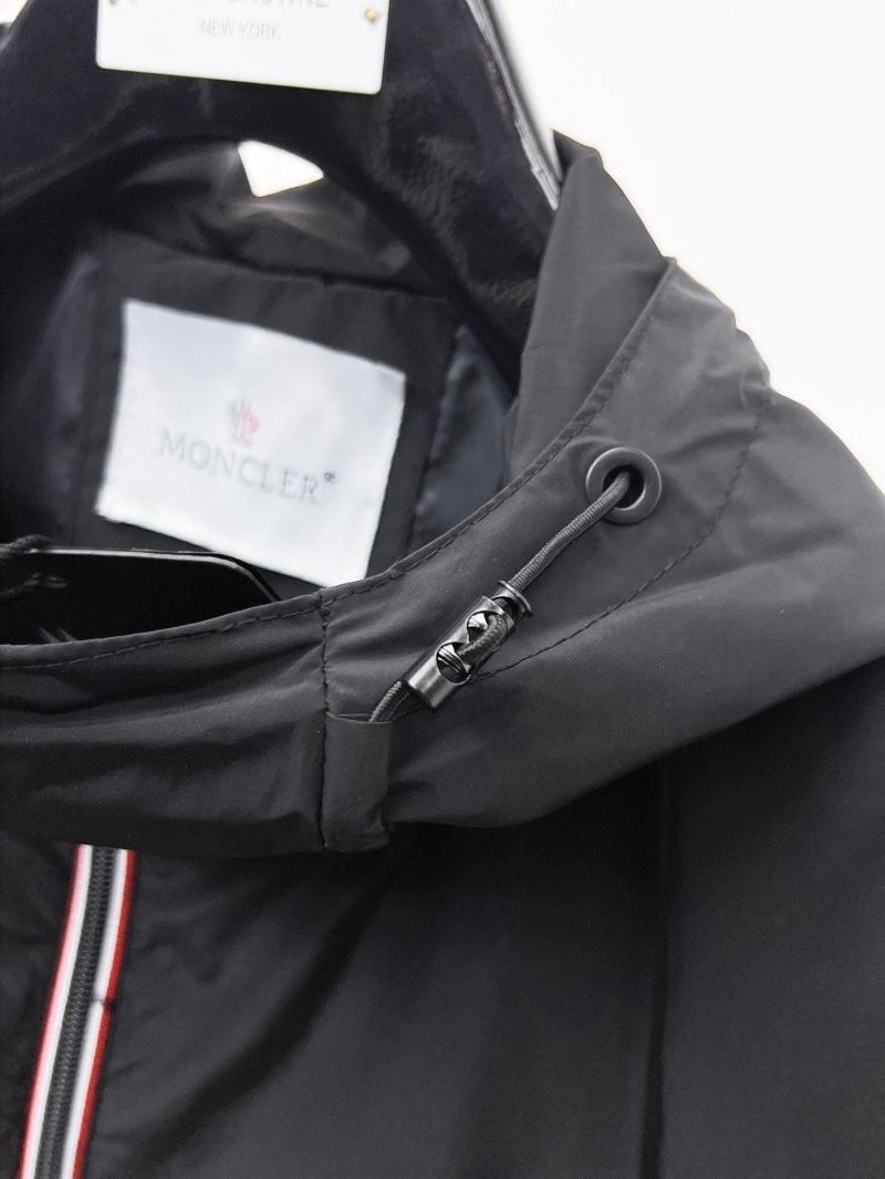 Moncler Outwear Compact 140205