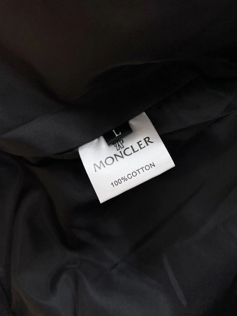 Moncler Outwear Compact 140205