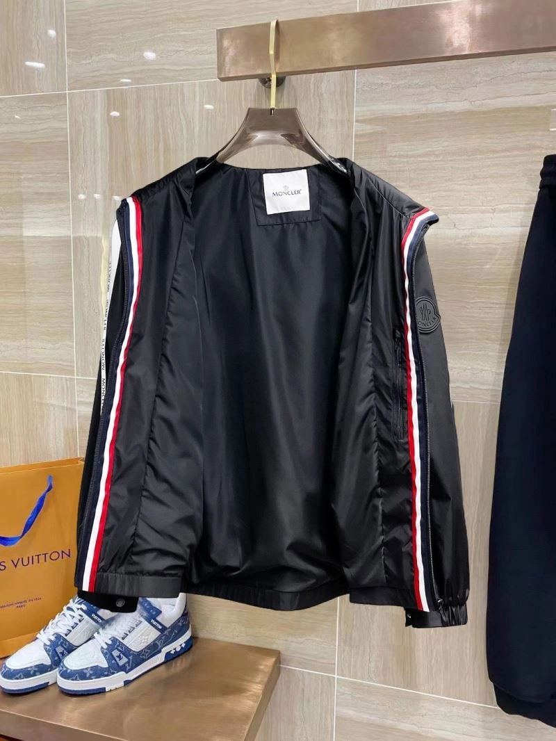 Moncler Outwear EyeCatching 140204
