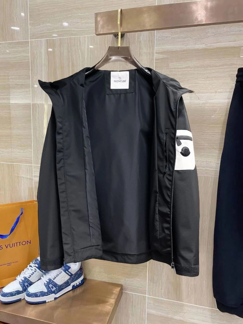 Moncler Outwear EyeCatching 140212