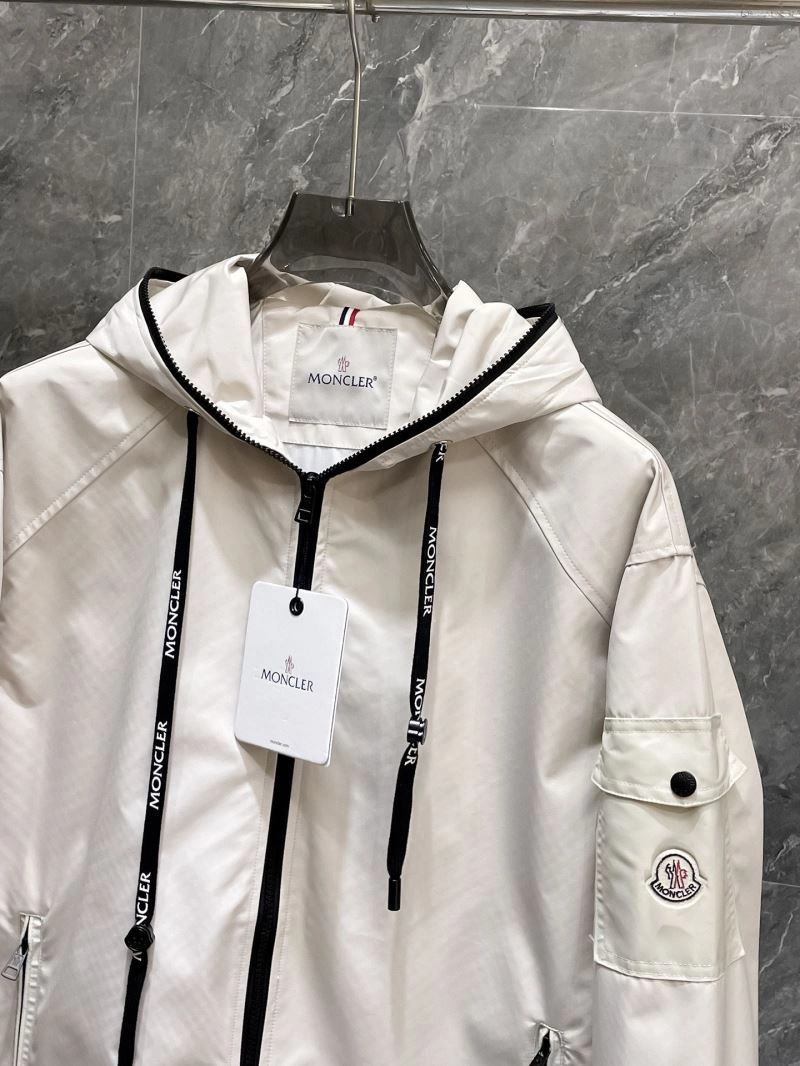Moncler Outwear Sophisticated 140214